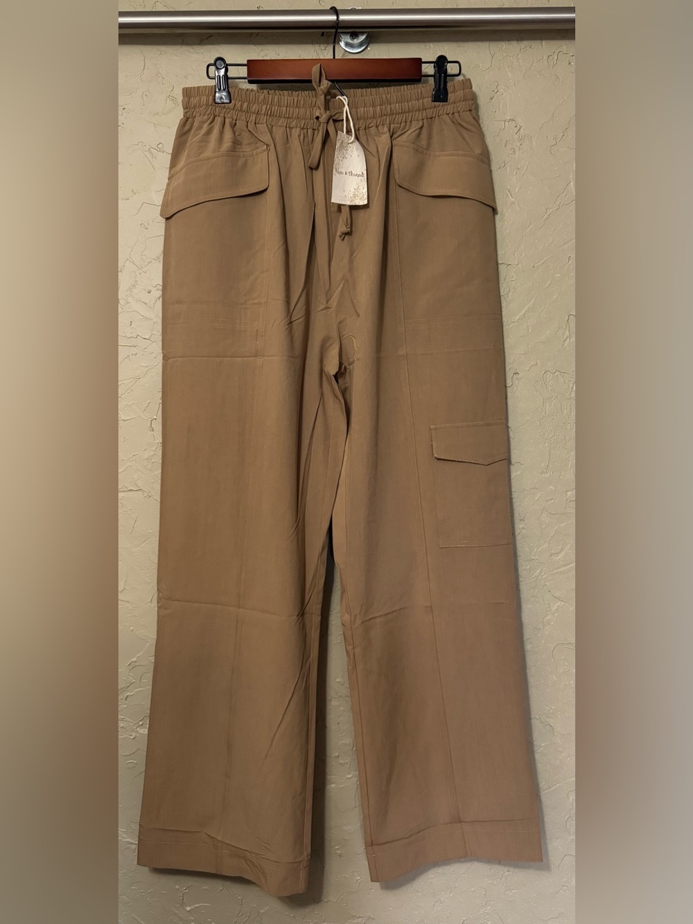 Hem & Thread Wide Leg Cargo Pants NWT Size Large - Picture 3 of 5